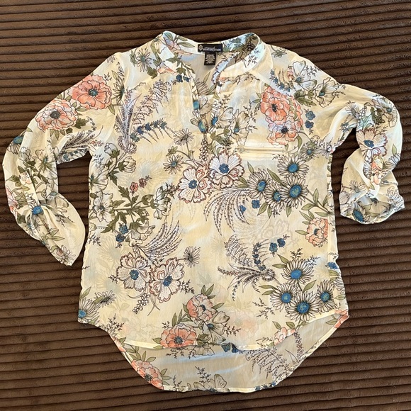 Sheer Floral Top Hi-Low Hem Button Sleeves Signature Studios - Picture 1 of 5